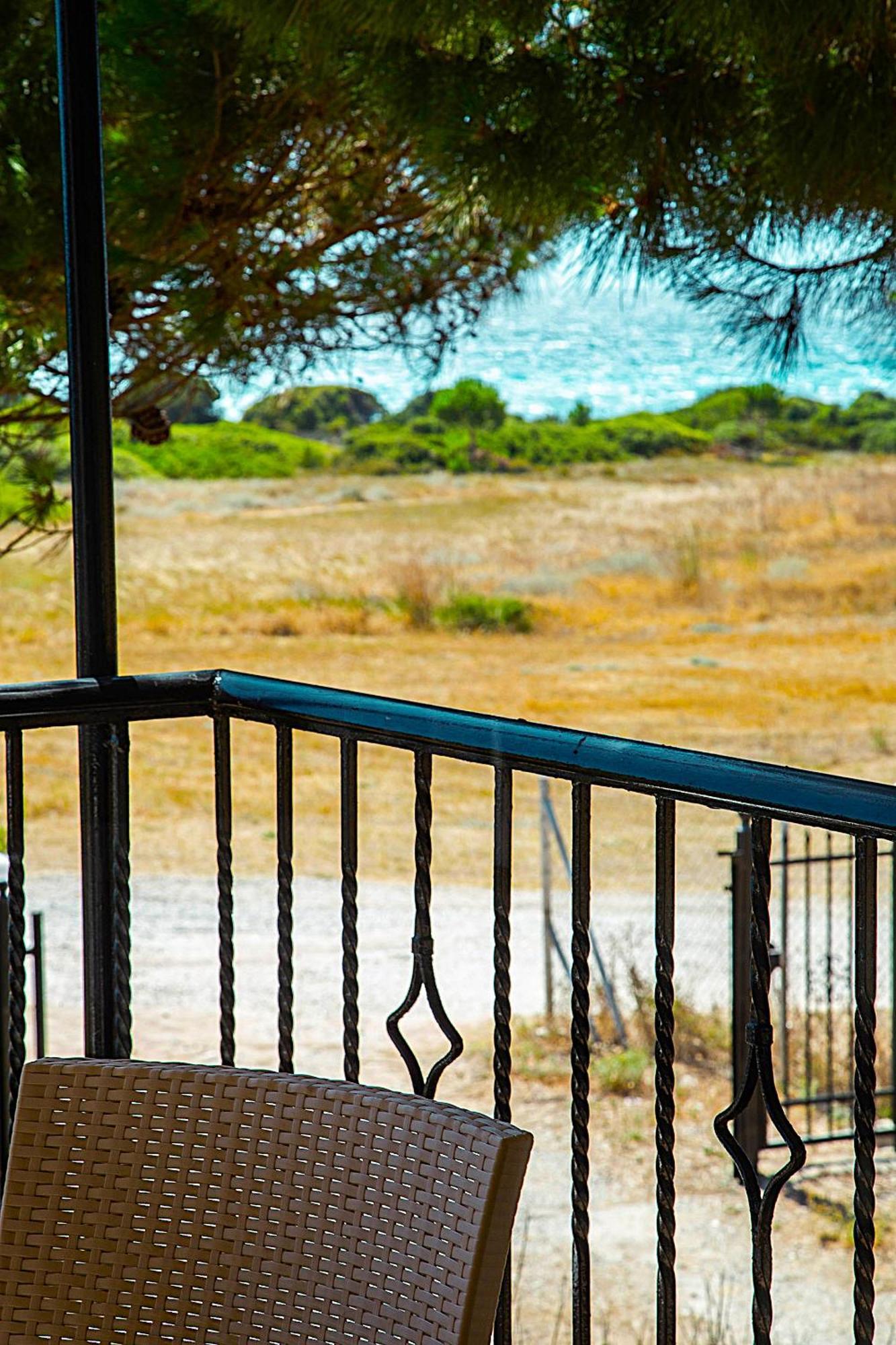 Romanos Beach Villas Buitenkant foto