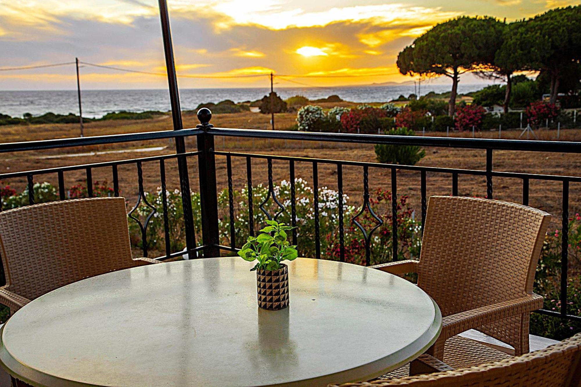 Romanos Beach Villas Buitenkant foto
