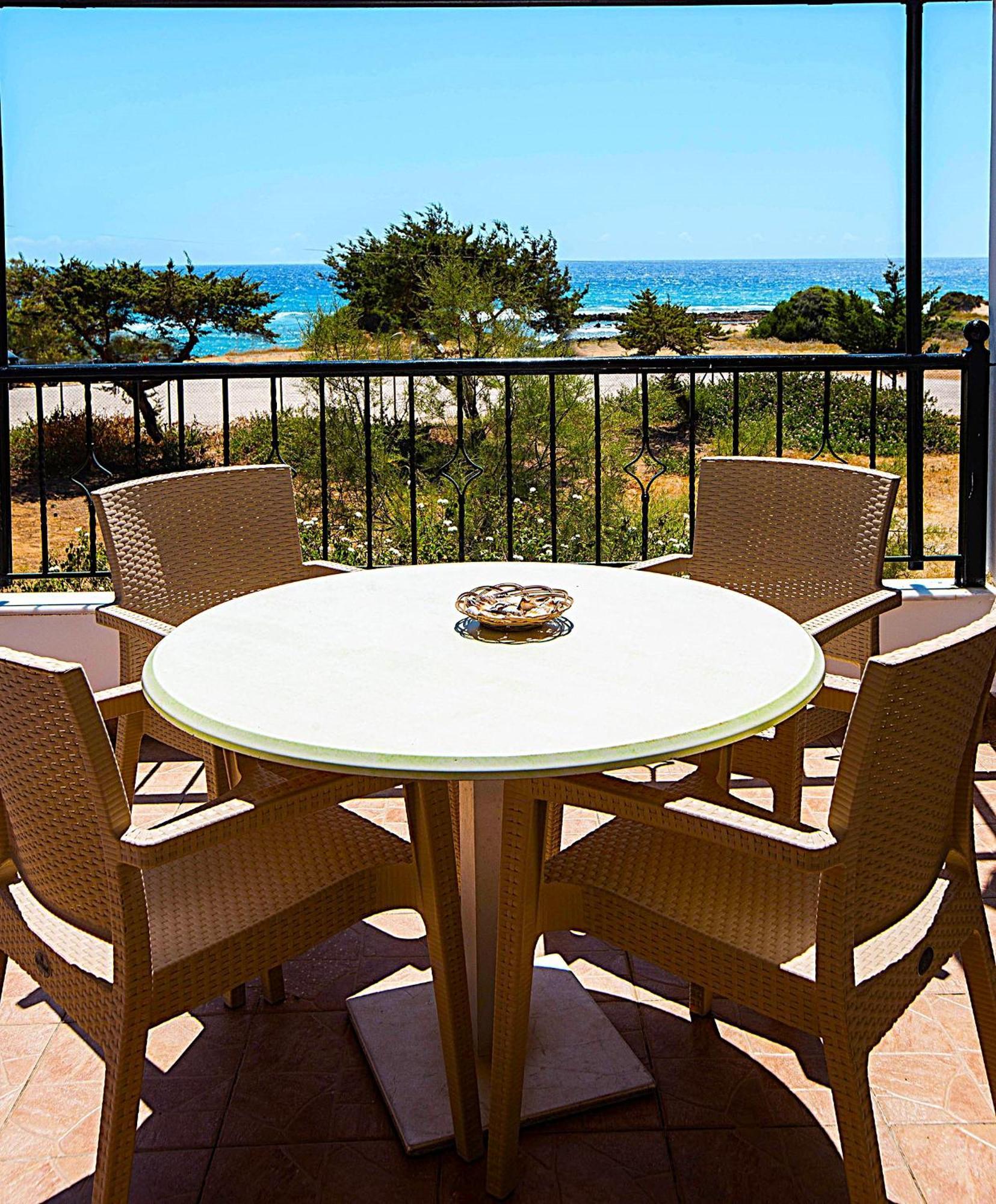 Romanos Beach Villas Buitenkant foto
