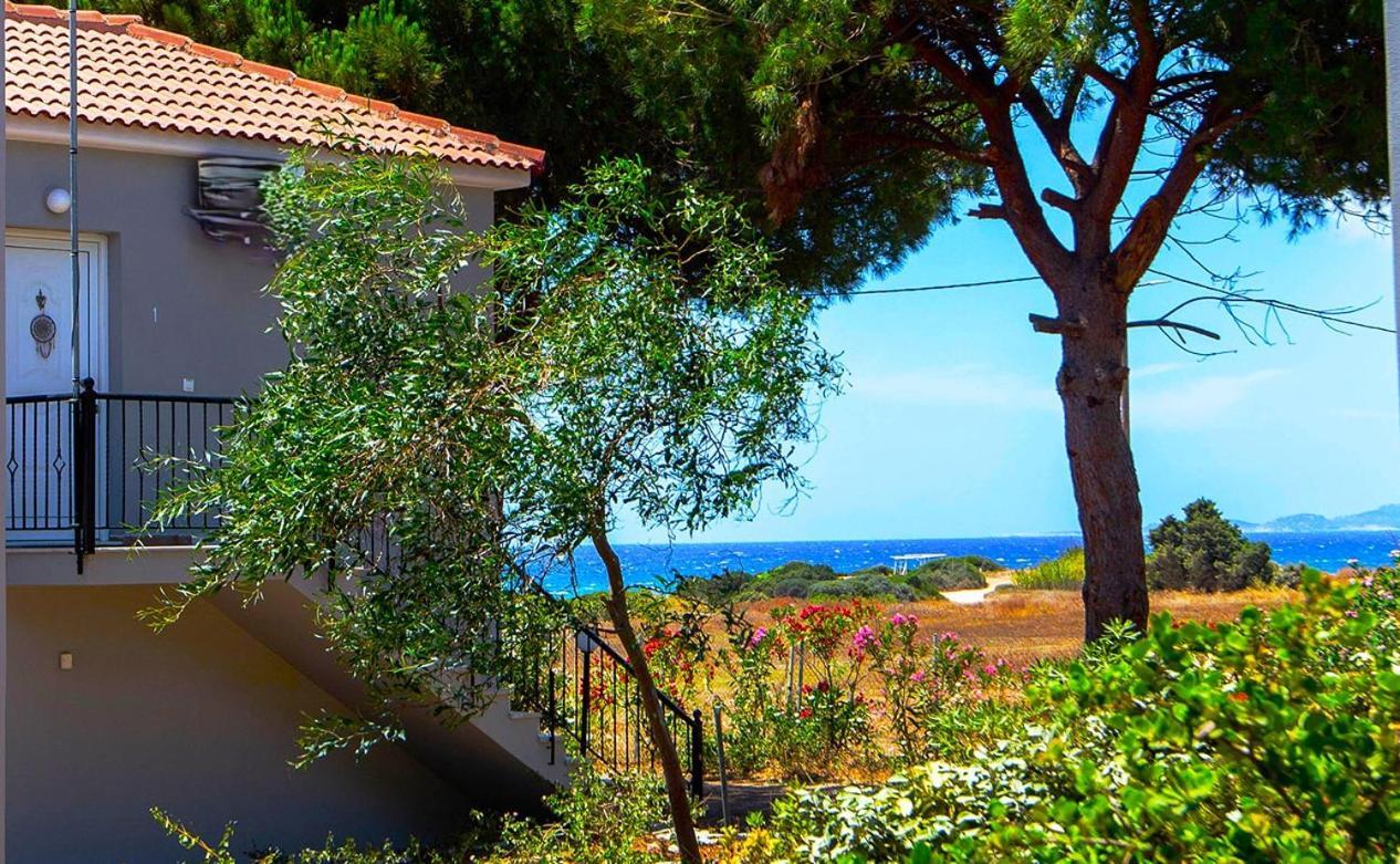 Romanos Beach Villas Buitenkant foto