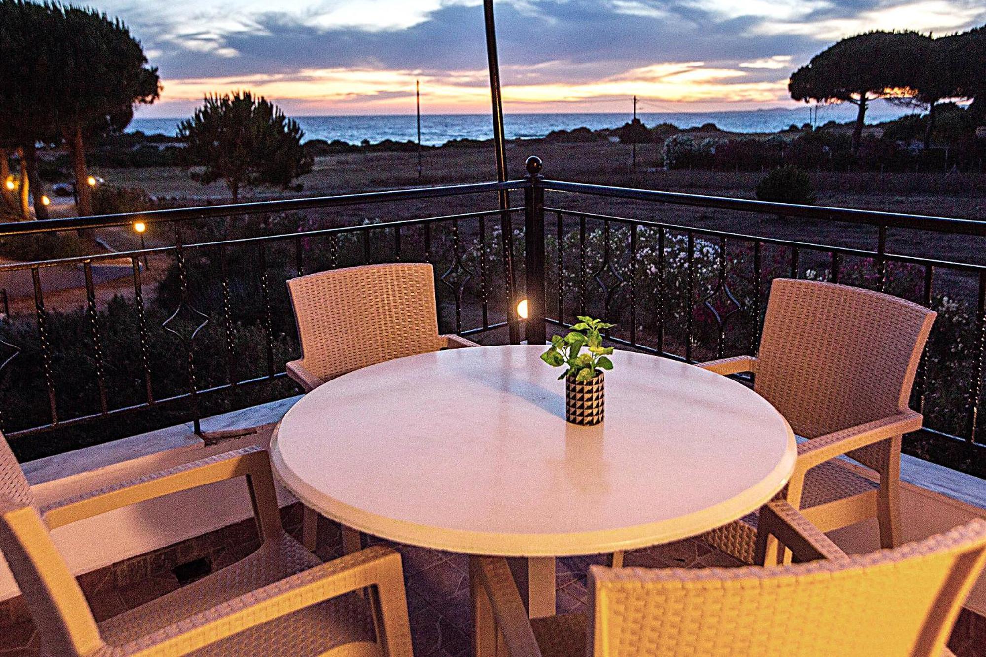 Romanos Beach Villas Buitenkant foto